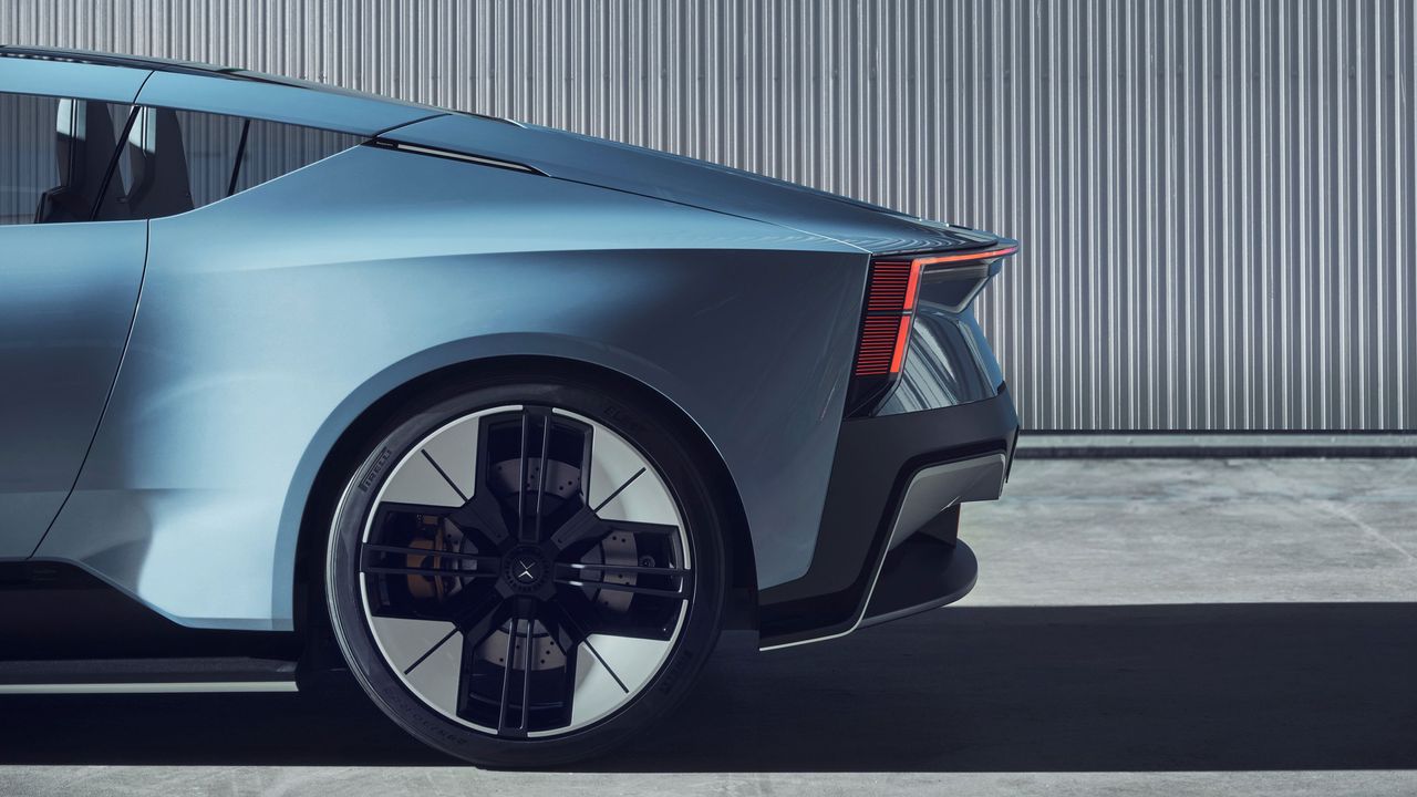 Close-up of the Polestar O2's rear haunch