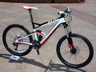 The entry-level Cannondale Jekyll 5 may be the least expensive model in the lineup but it's far from cheap-looking.