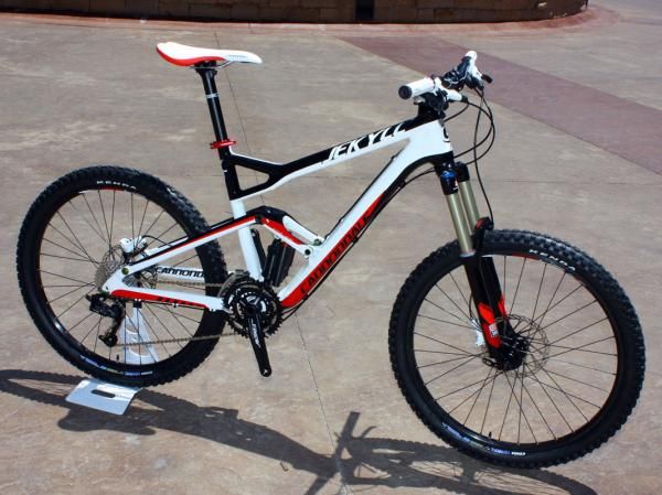 The entry-level Cannondale Jekyll 5 may be the least expensive model in the lineup but it's far from cheap-looking.