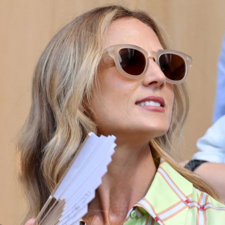 Harriet Sperling using a fan at Wimbledon