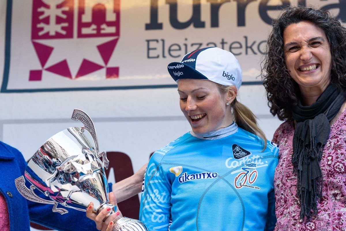 Lotta Lepisto (Cervelo Bigla) admires her trophy