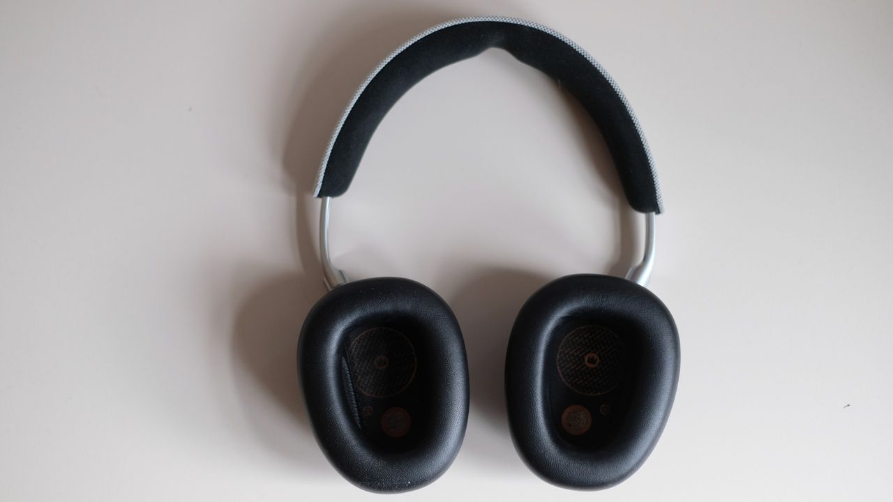 Photograph of Noble FoKus Artemis over-ear wireless headphone