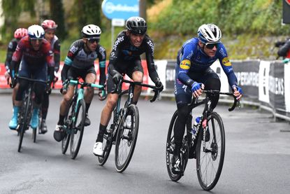 Remco Evenepoel leads Romain Bardet, Simon Yates, Davide Formolo and Alberto Bettiol on stage four of Giro d'Italia 2021