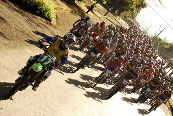 The peloton rolls out for stage 4