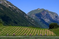 Riders race through the stunning Italian countryside during stage eight of the 2022 Giro Donne