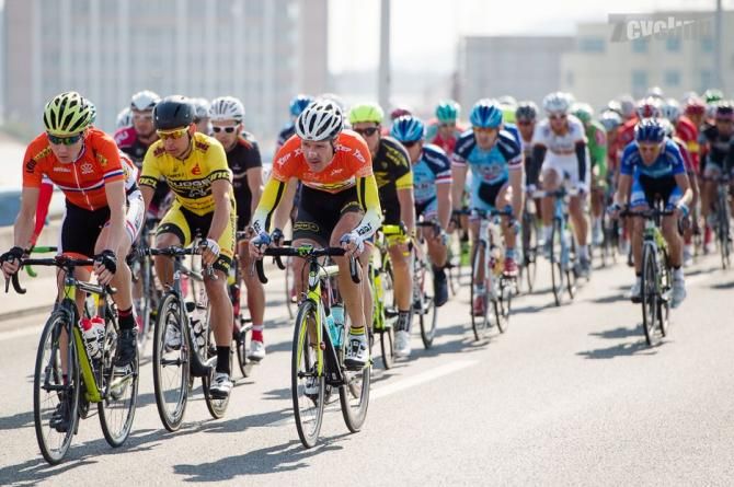 Race leader Alois Kankovsky (Dukla Praha) moves up in the peloton at the Tour of Taihu Lake.