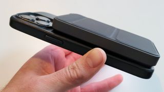 Vi testkör Anker 622 Magnetic Battery på telefon