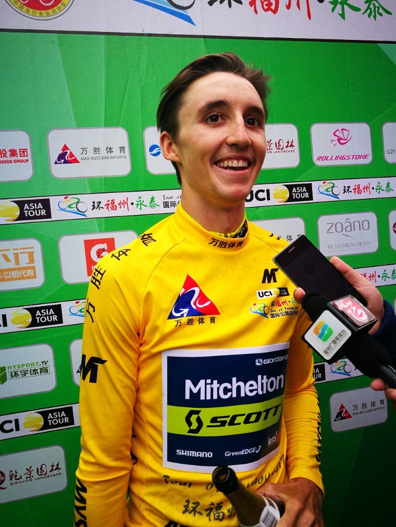 Jai Hindley moved into the race lead