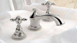 chrome traditional bathroom taps