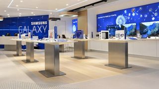 Samsung vs Apple war hits High Street as Galaxy-maker opens 'Experience' stores