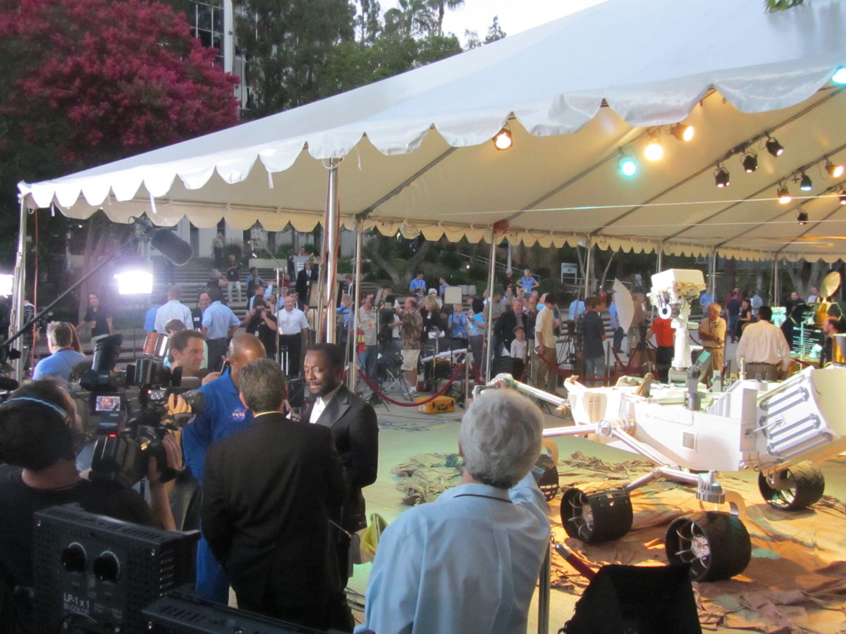 will.i.am Interviewed at JPL Before Curiosity Rover Landing