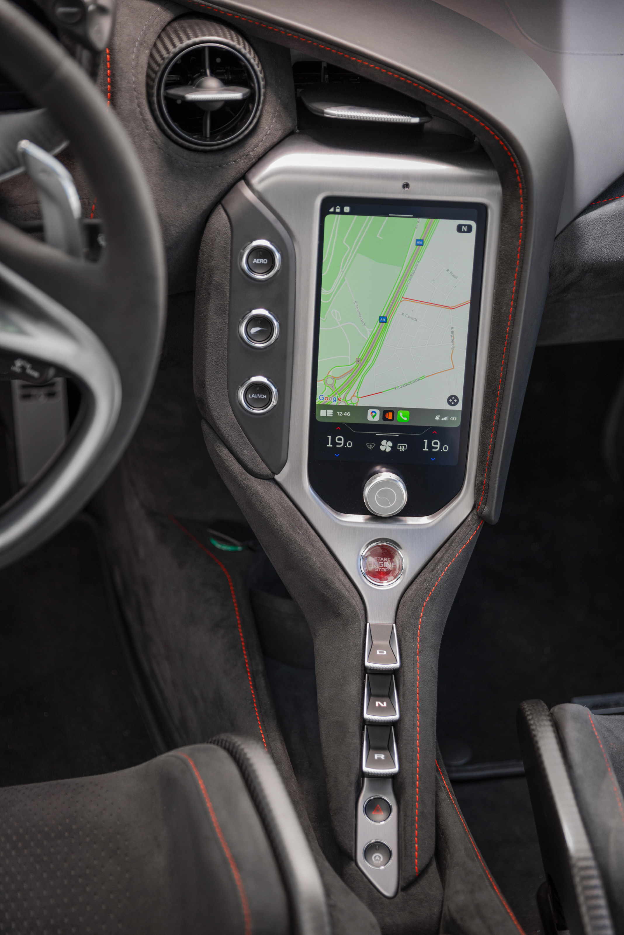 McLaren 750S centre console