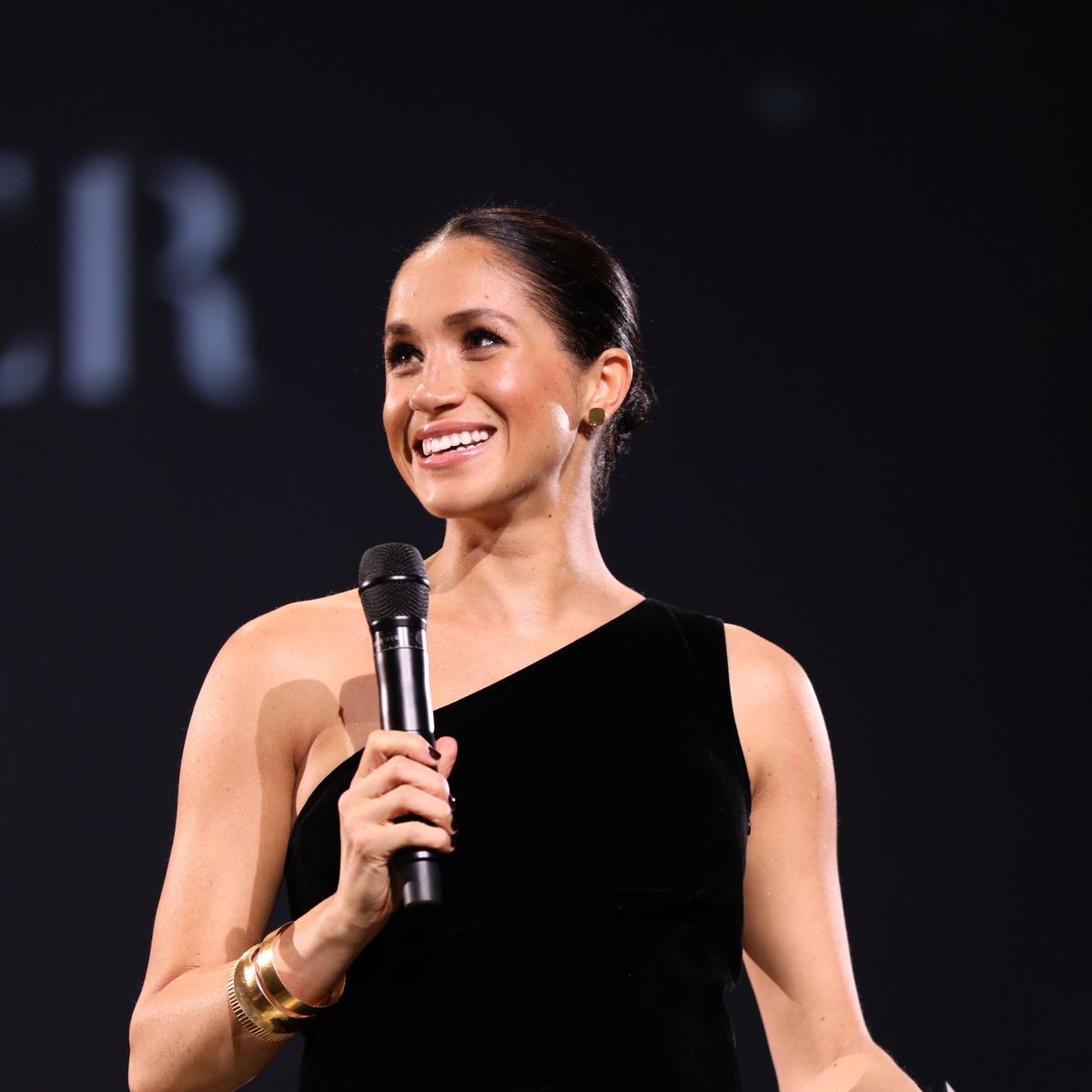 Meghan Markle Used a GIF Photobooth at the British Fashion Awards ...