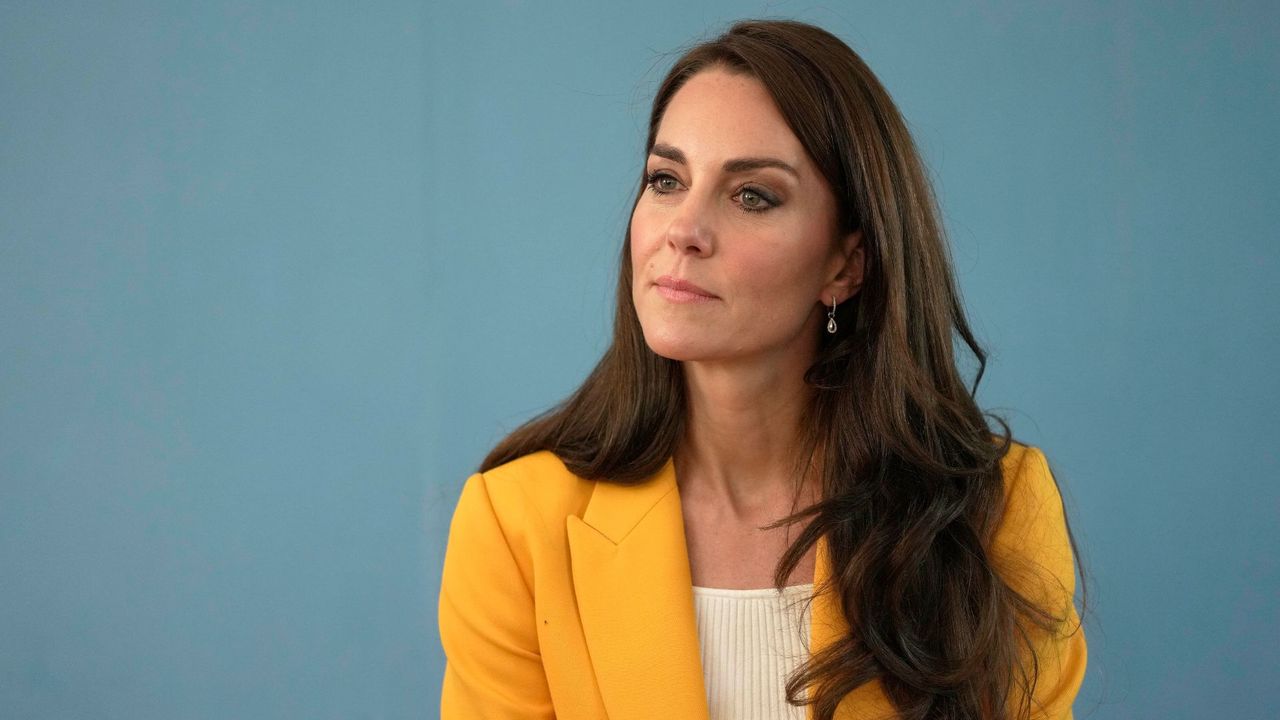 Kate Middleton&#039;s bright yellow blazer