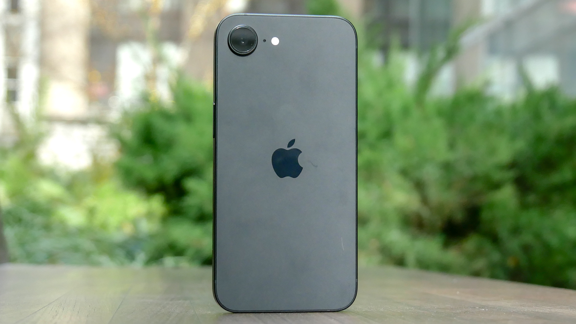 iPhone 16e review.