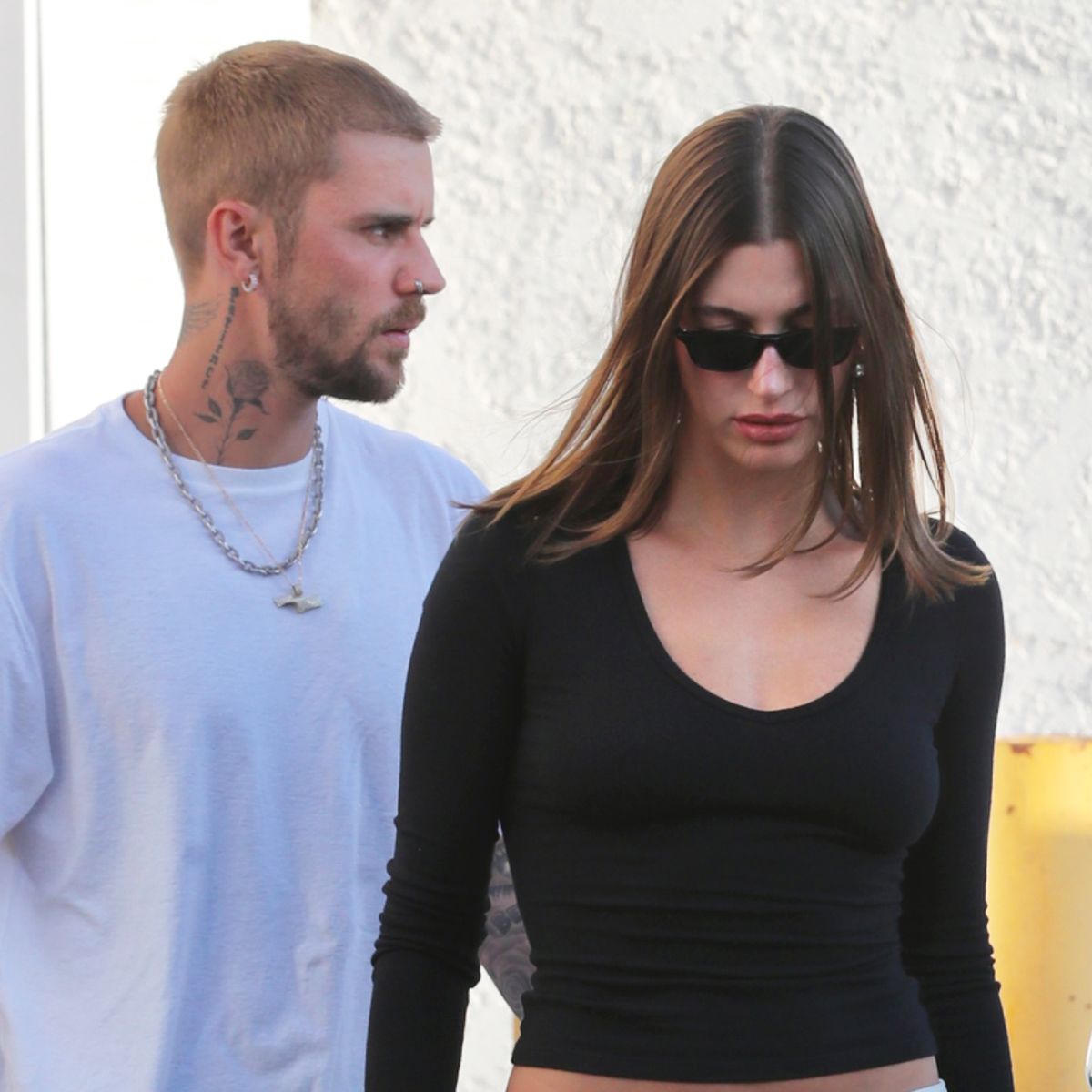 Give It a Month, and You'll See This Low-Key Summer-to-Fall Jeans Outfit on Every L.A. Cool Girl