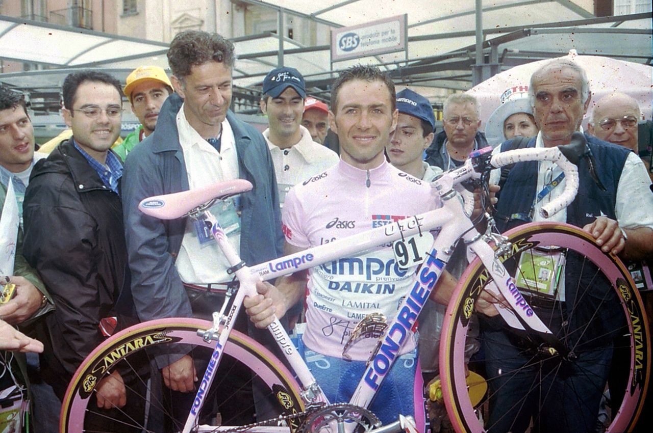 Gilberto Simoni celebrates his 2001 victory with an all-pink Fondriest