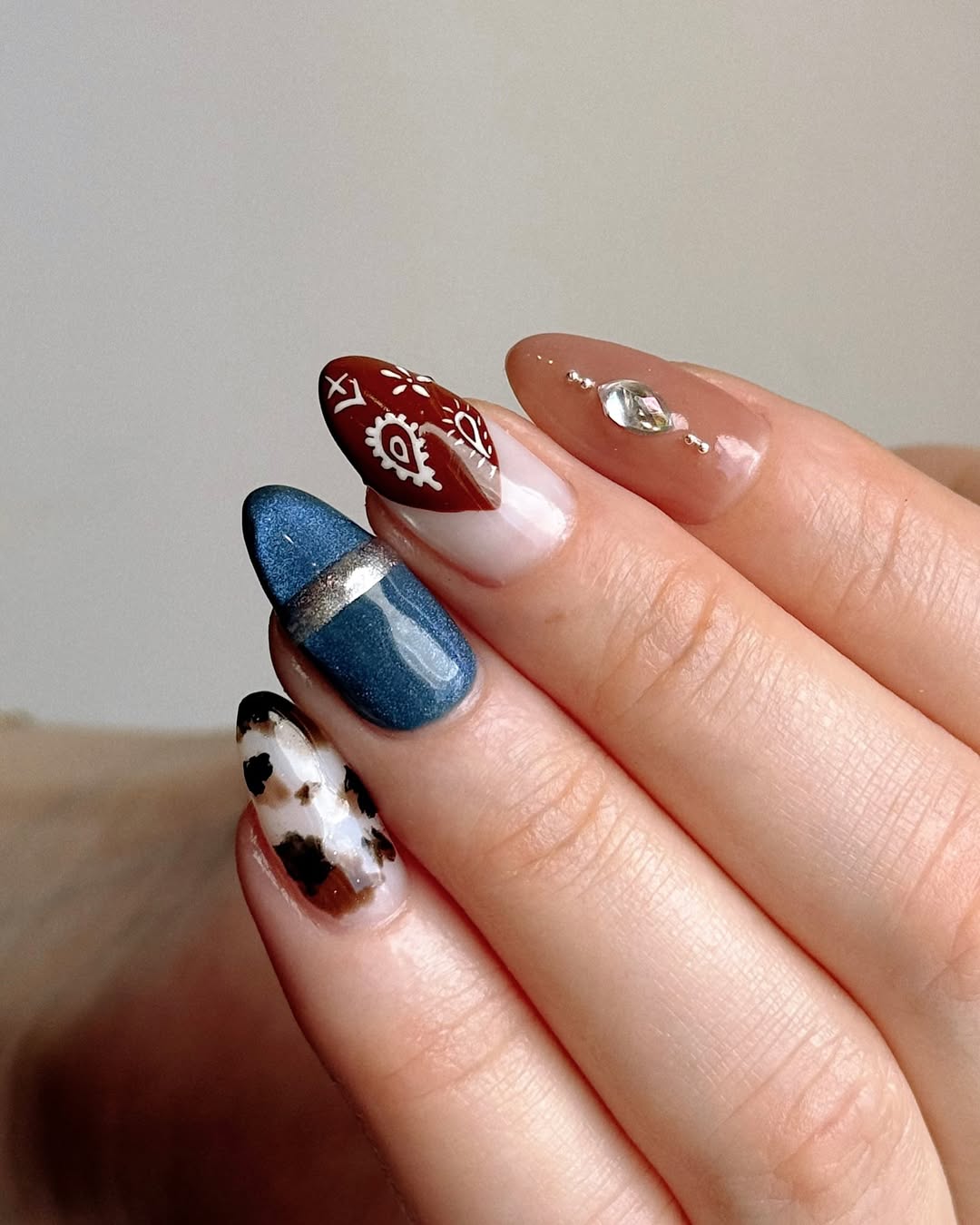 A western-inspired manicure by Queenie Nguyen