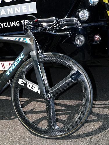 HED's tri-spoke aero wheel continues to see heavy use in the peloton.