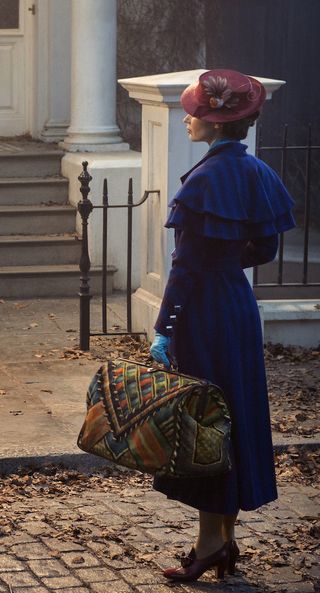 Marr Poppins Returns < Mary Poppins Emily Blunt