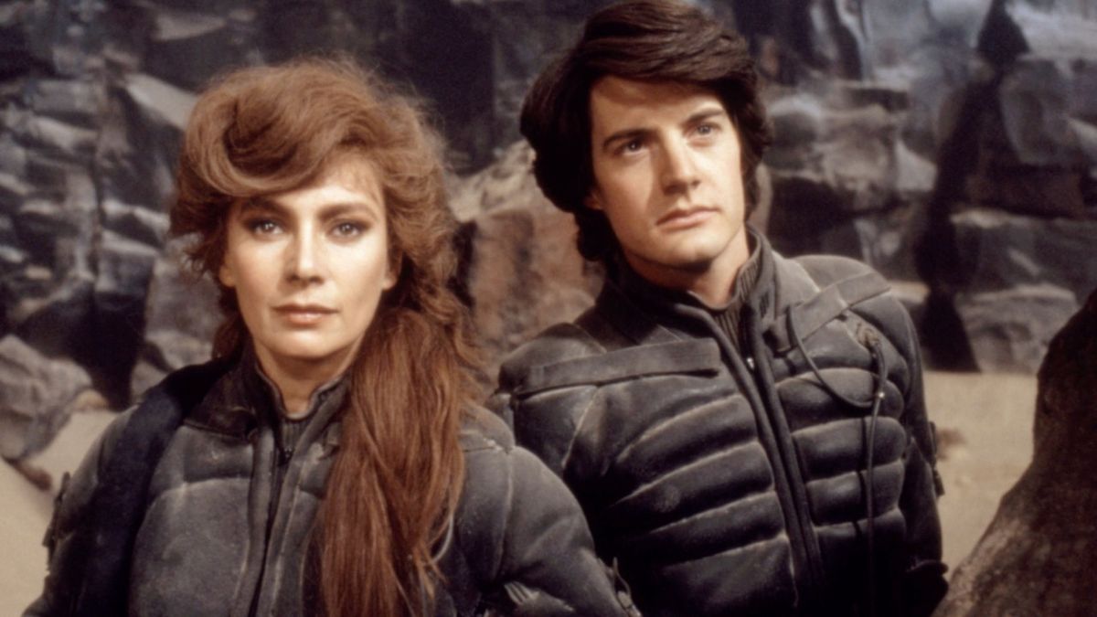 Kyle MacLachlan leaning in on the right as Paul Atreides 