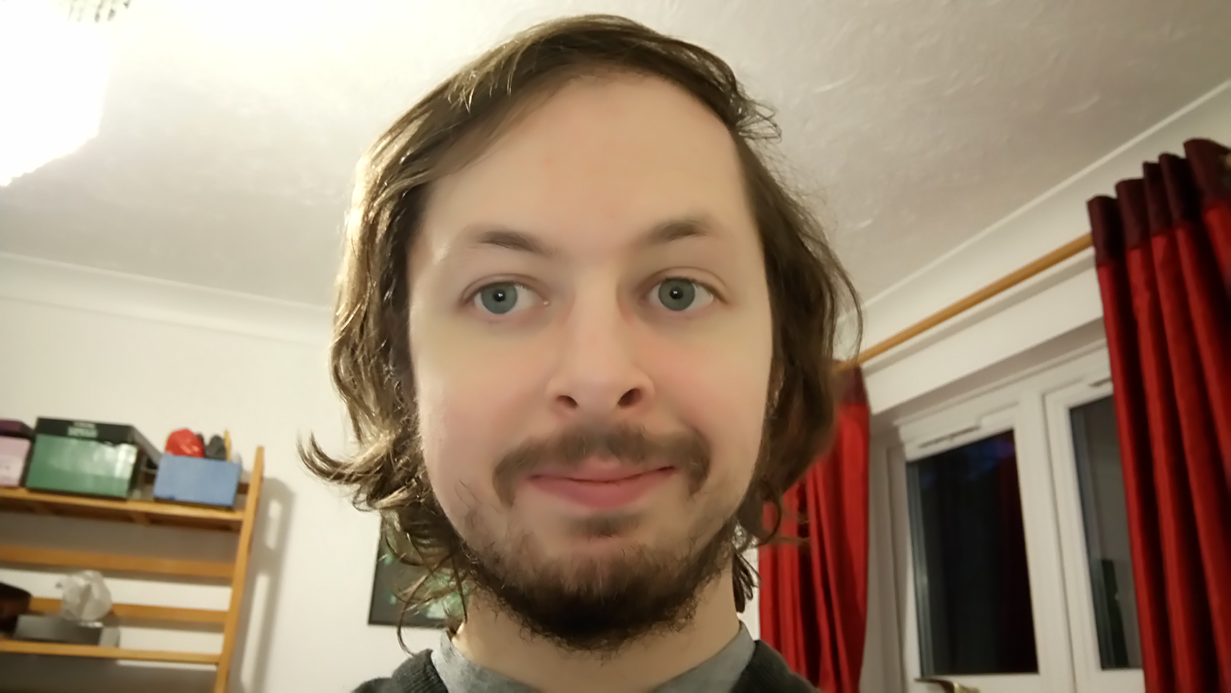 Selfie shots are clear when taken in good lighting.