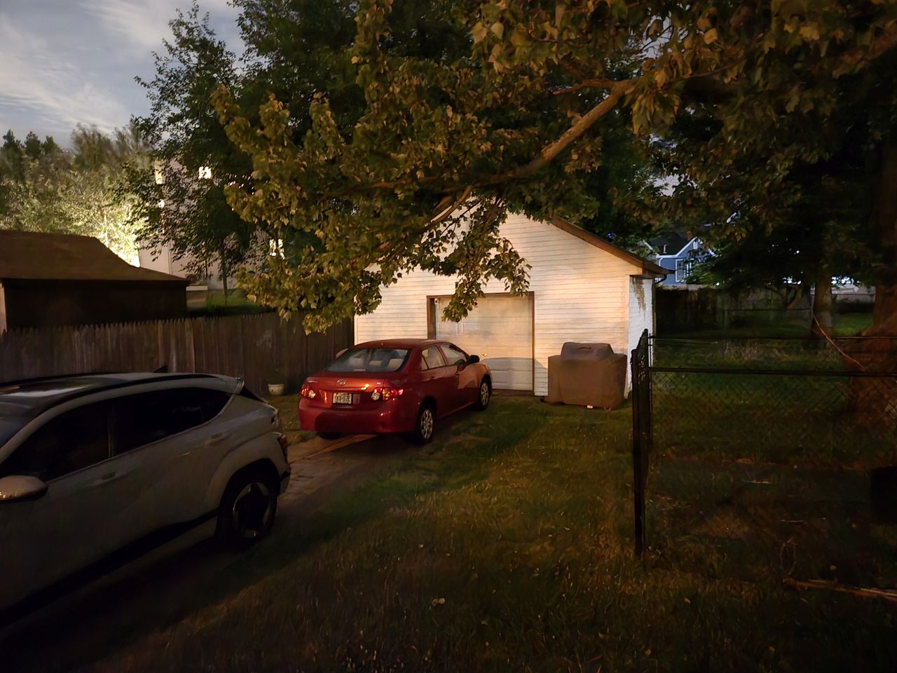 Samsung Galaxy Z Fold 6 low light sample.