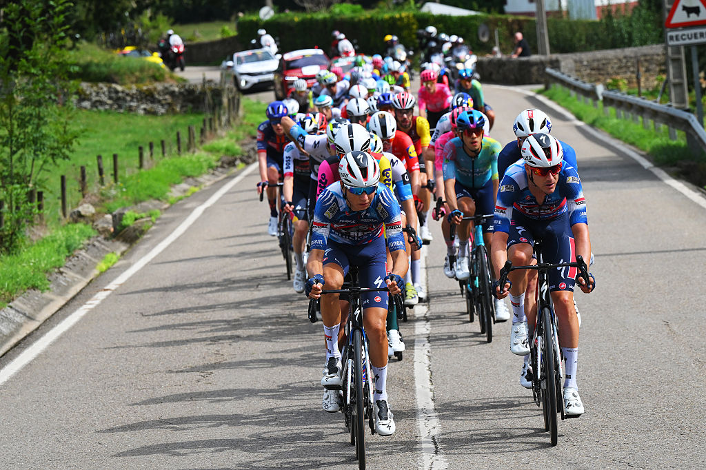 The front group on stage 12