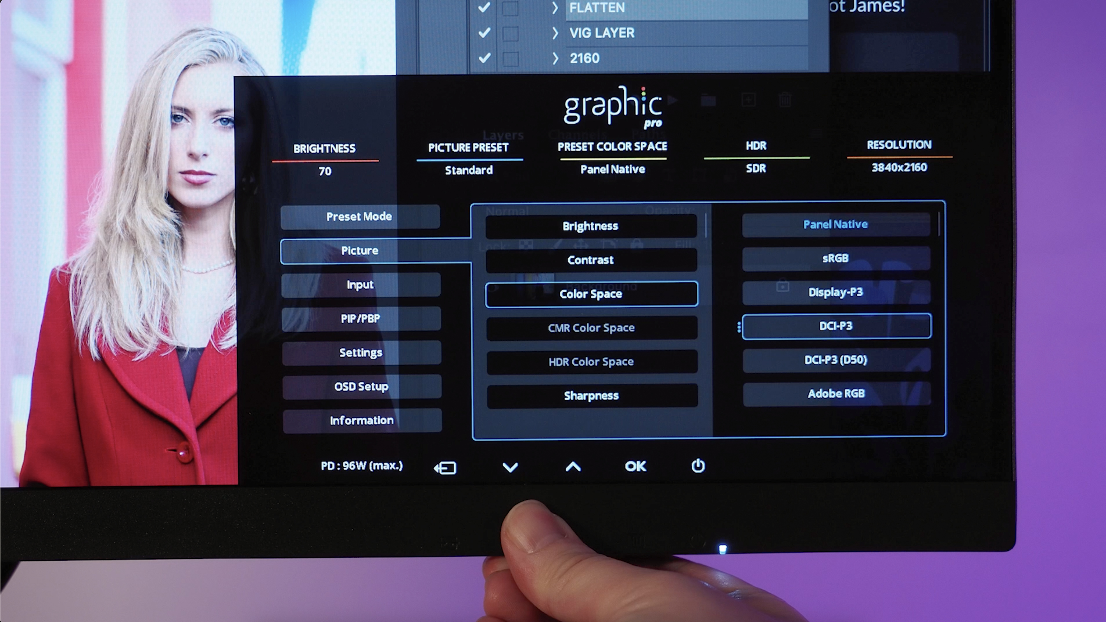 AOC U32U3CV monitor on a wooden surface