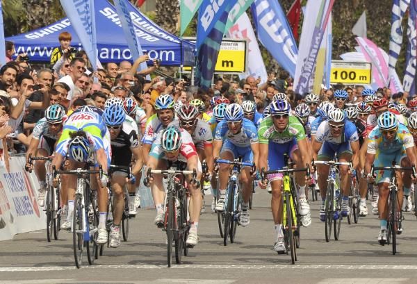 Kenny Robert Van Hummel (Skil - Shimano) wins in a photo finish.