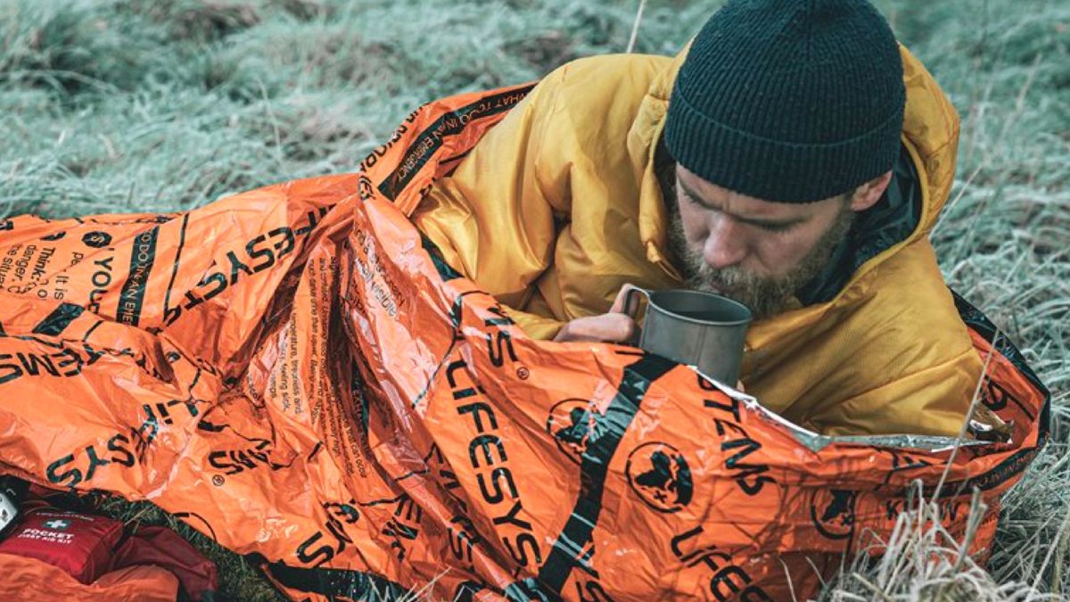 Emergency blanket vs bivy which offers the best shelter? Advnture
