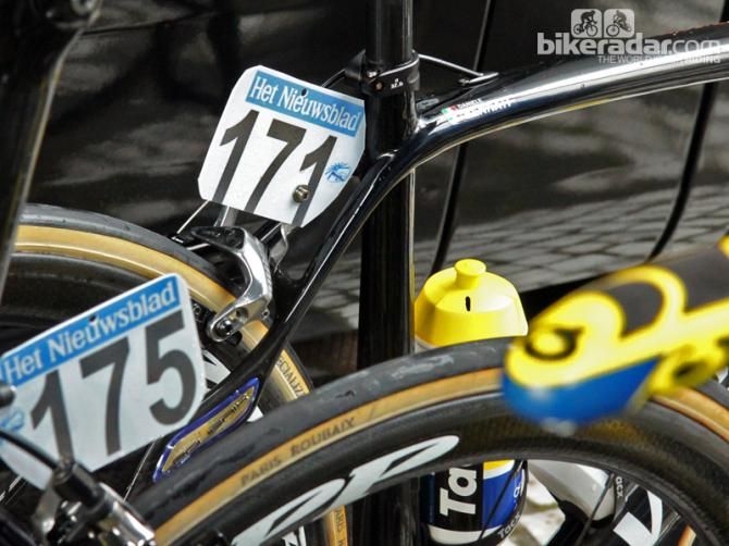 Daniele Bennati looked to be the lone Tinkoff-Saxo rider to start Ronde van Vlaanderen aboard a Specialized S-Works Roubaix SL4