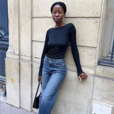 @sylviemus_ wears ballet flats, jeans and black t-shirt