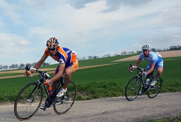 Oscar Freire Gomez (Rabobank) is followed by Stefan Schumacher (Gerolsteiner).