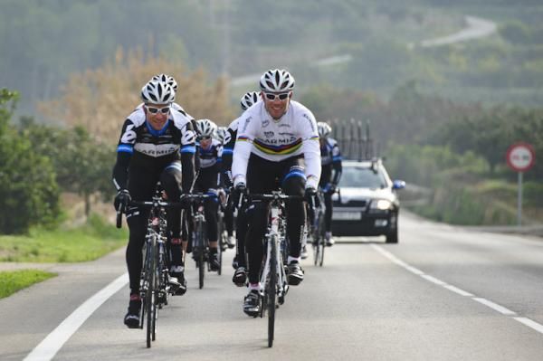 Christian Vande Velde and Thor Hushovd set the pace on the front of the group