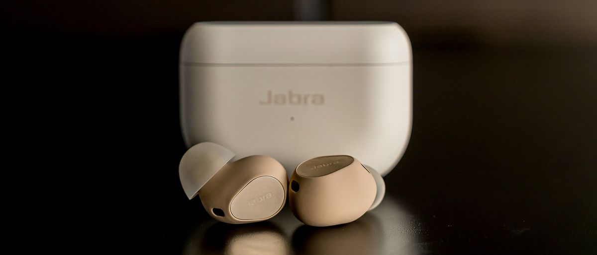 Jabra Elite 10 earbuds hero image.