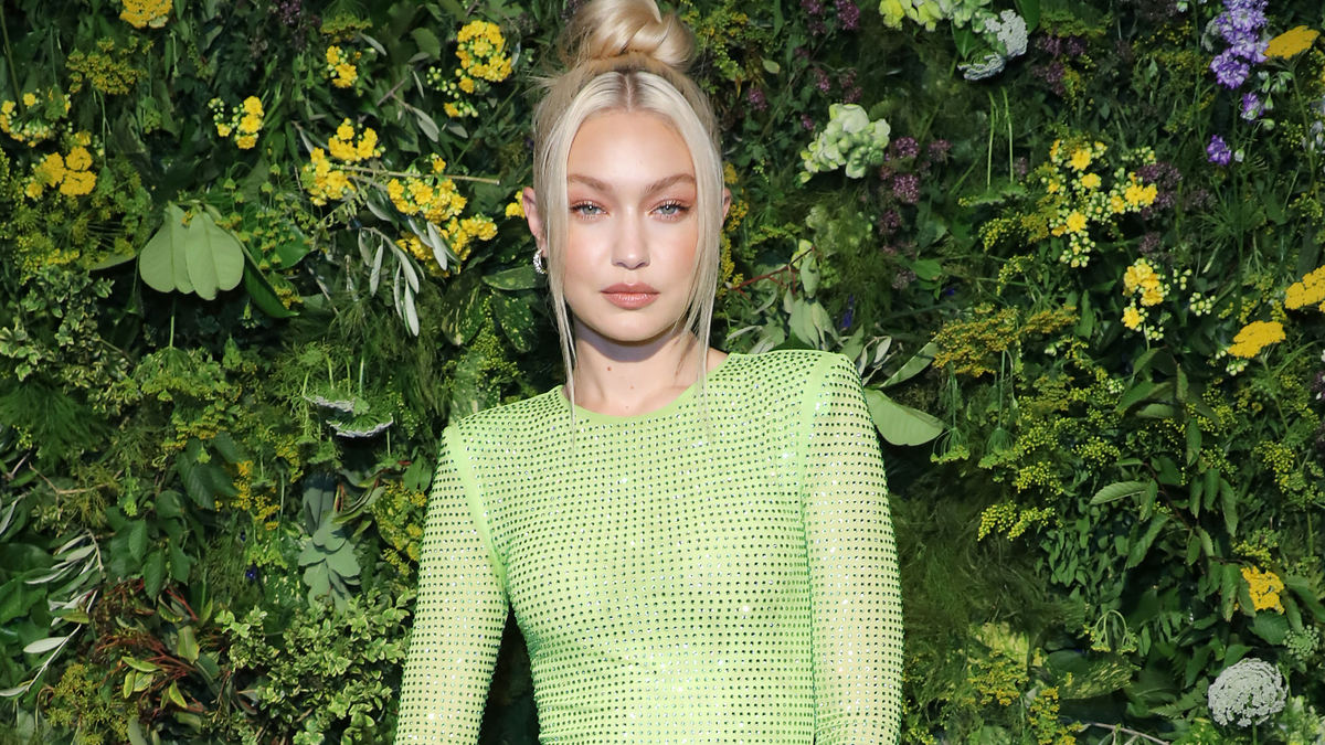 La ligne de mode Guest In Residence de Gigi Hadid devrait être lancée la semaine prochaine