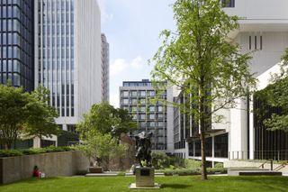 Landscaped public space at London Wall