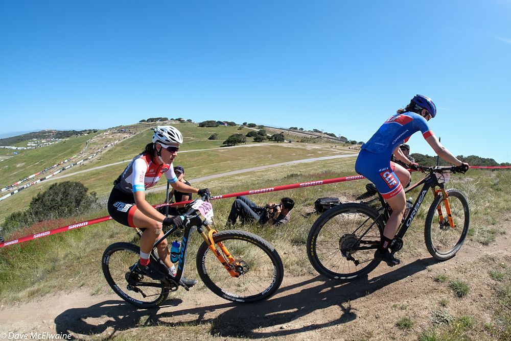 Lea Davison (Clif Pro Team) and Sofia Gomez-Villafane (Stans-Pivot) worked together for nearly the entire race