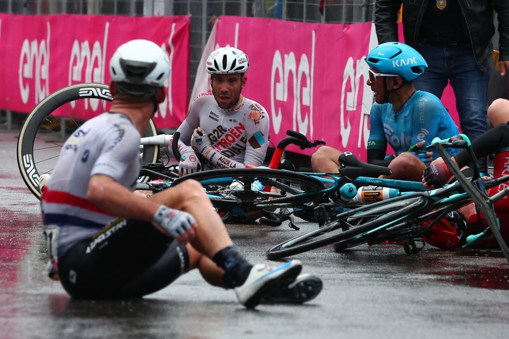 Mark Cavendish looks back at other riders involved in the Salerno crash