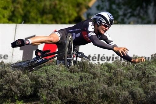 Cervelo's Joaquin Novoa Menedez overcooked a bend and went into the shrubbery.