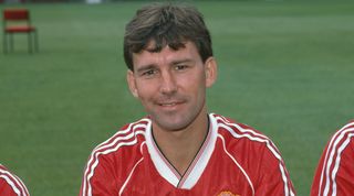 Manchester United midfielder Bryan Robson, 1988.(Photo by Pascal Rondeau/Getty Images)