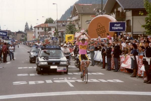 Franco Chioccoli wins in the pink jersey during the 1991 Giro