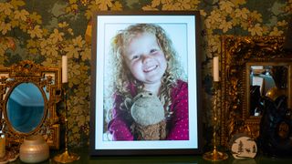 MorningBlues T2 art frame showing a photograph of a girl and her teddy