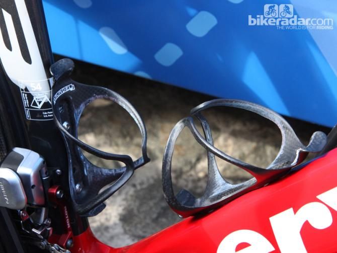 Arundel Mandible carbon fiber cages on Tyler Farrar's (Garmin-Sharp) Cerv&Atilde;&copy;lo S3 at Scheldeprijs