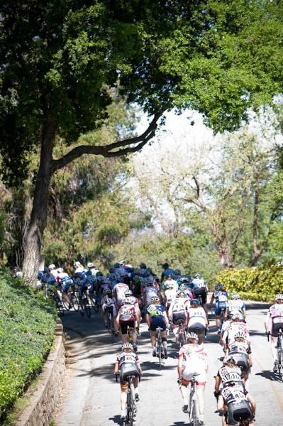 The women start to hit the first bit of climbing.