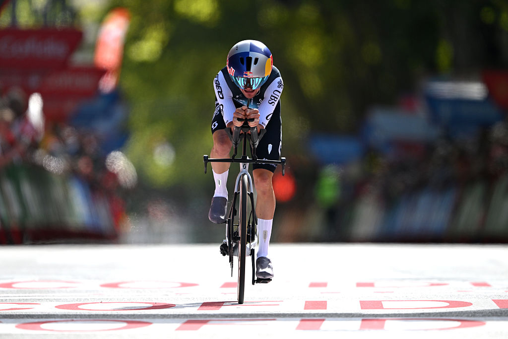 Tom Pidcock in the stage 18 time trial at the Vuelta a España