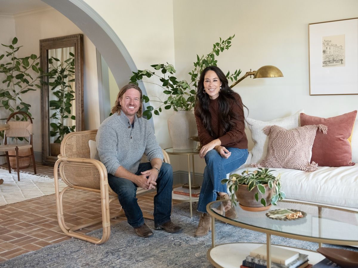 Chip and Joanna Gaines in Fixer Upper: Welcome Home