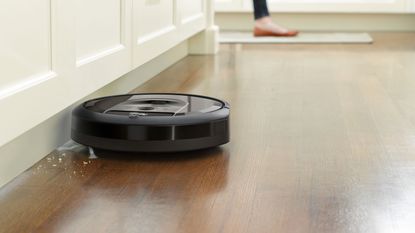 roomba i7+ review: cleaning floor