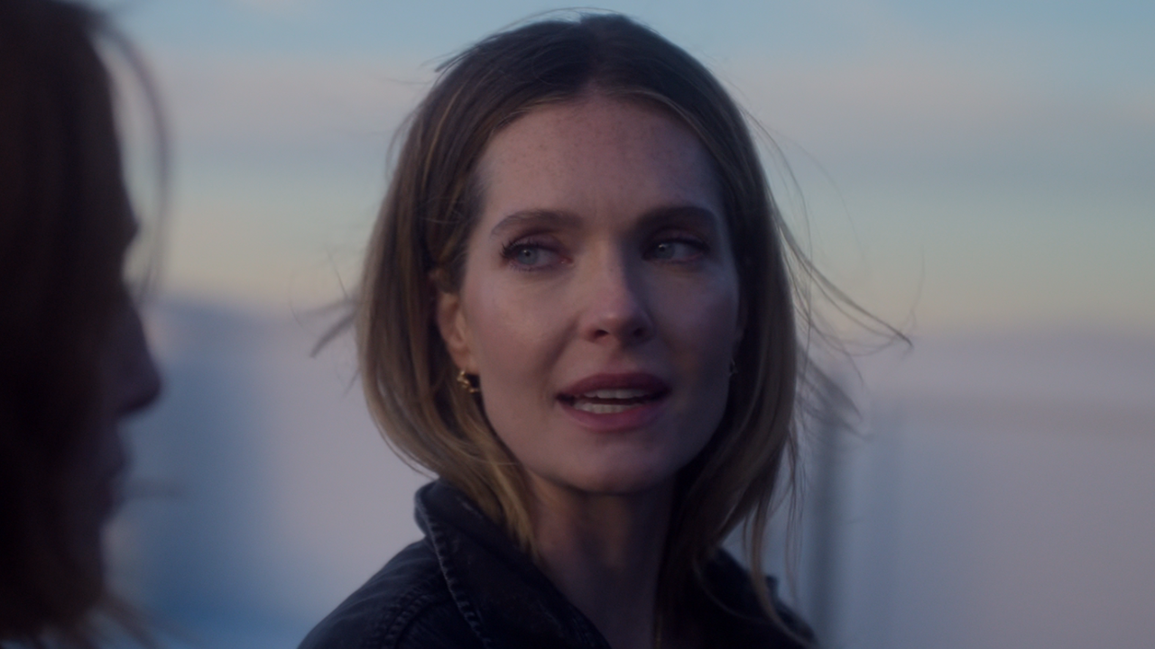 Meghann Fahy talking to Julianne Moore on ferry in Sirens finale